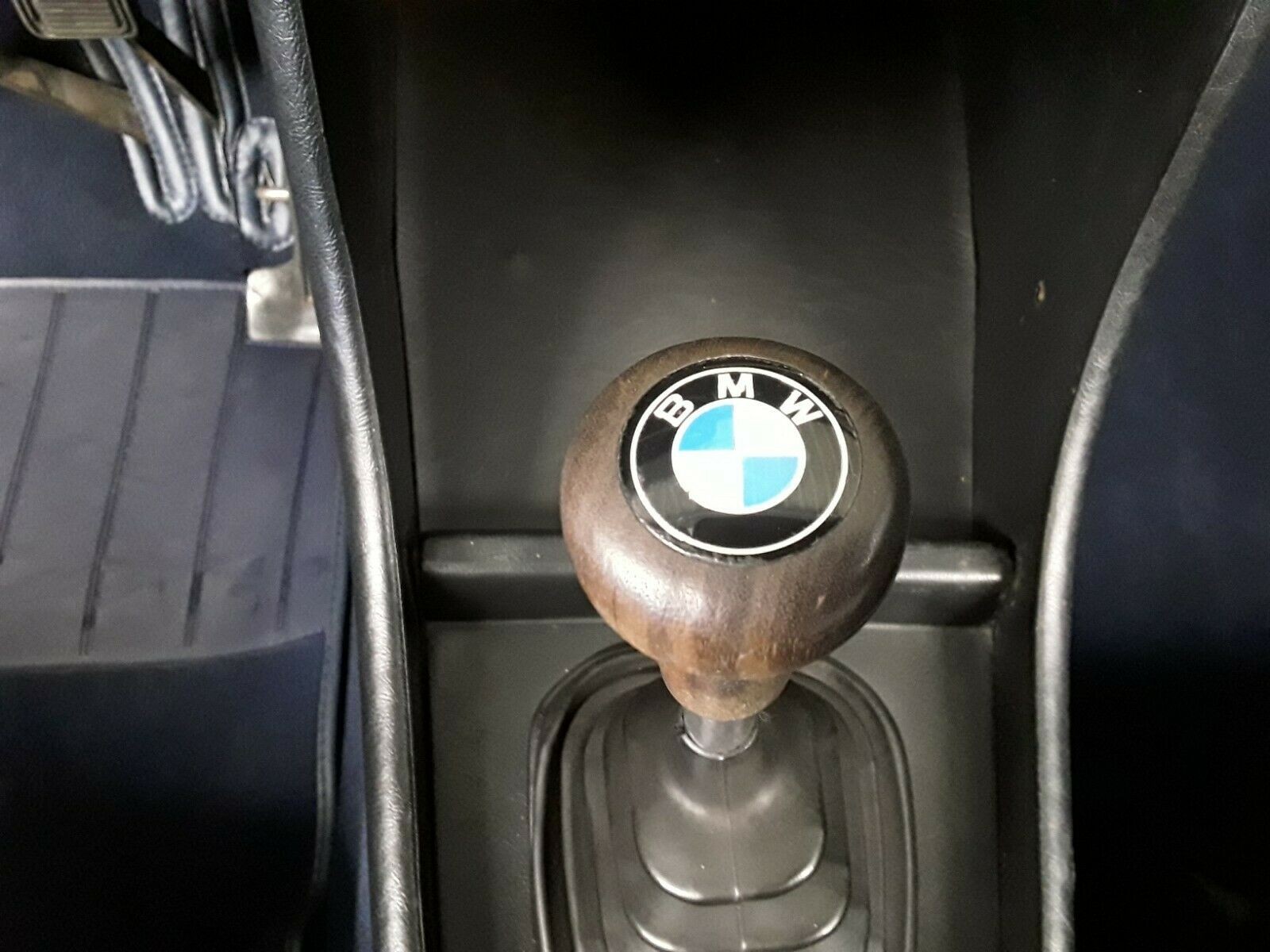 Gear knob wood screwed with BMW emblem BMW E10 / E6 1502 - 2002 turbo CS-232902E10